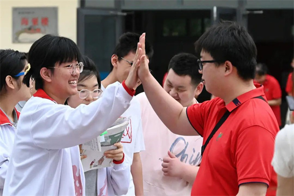 长盈精密：4月30日获融资买入197亿元，占当日流入资金比例为2267%